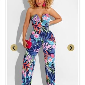 Women jumpsuit outfit-new never worn.